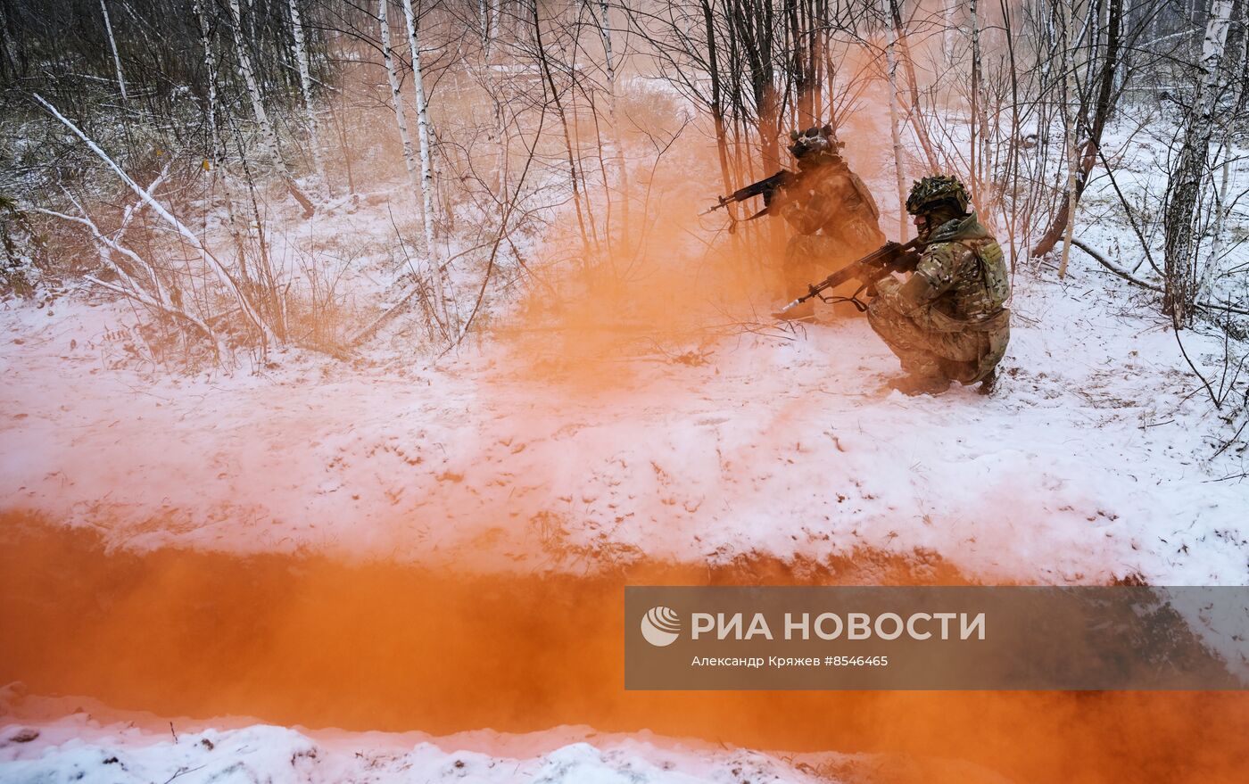 Практические занятия курсантов кафедры разведки Новосибирского высшего военного командного училища