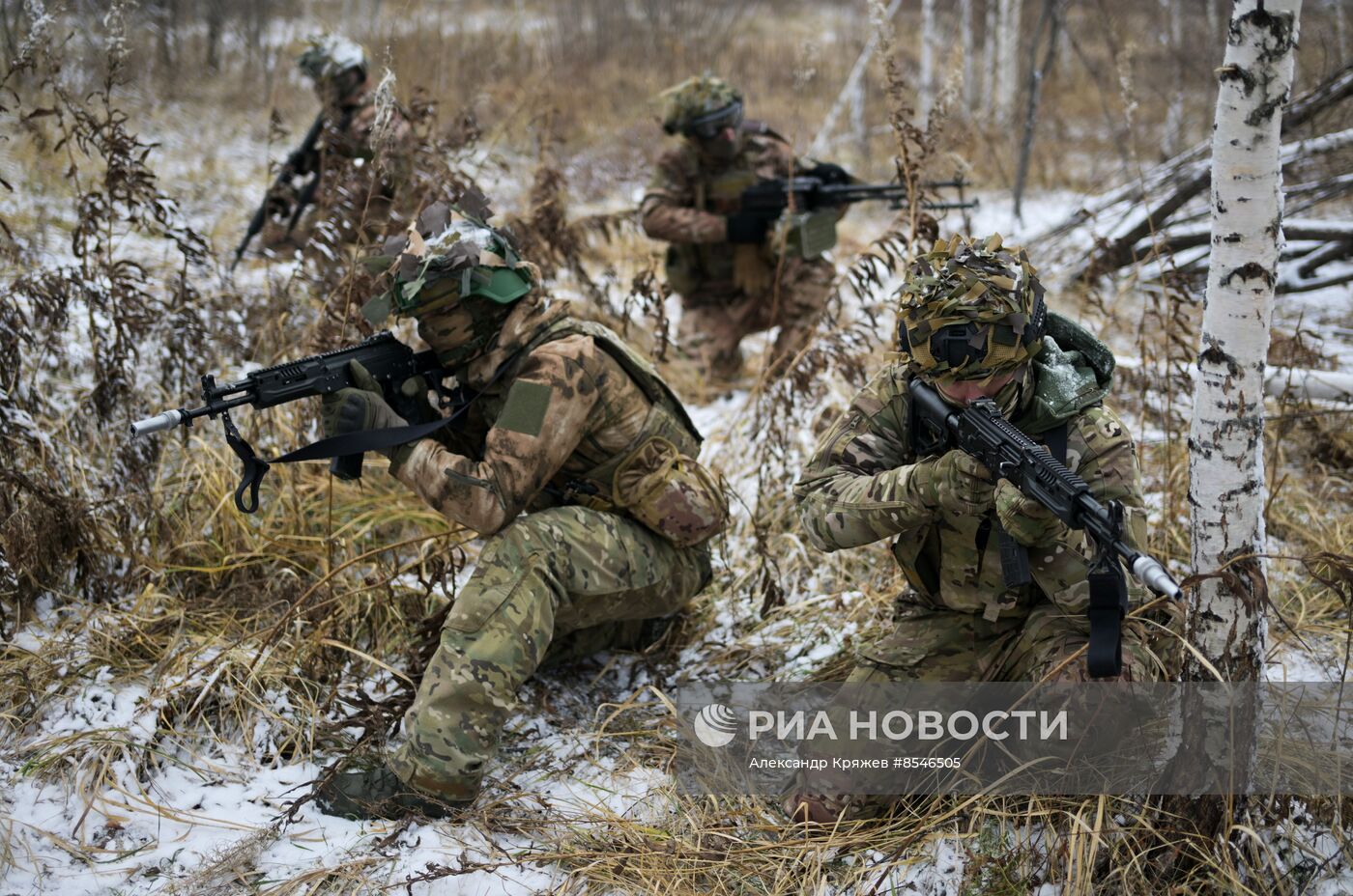 Практические занятия курсантов кафедры разведки Новосибирского высшего военного командного училища