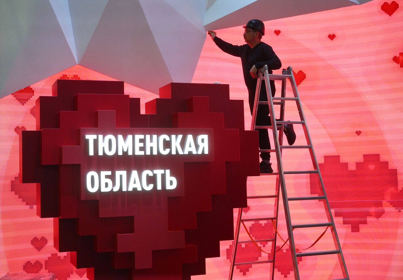 Подготовка к выставке-форуму "Россия" на ВДНХ