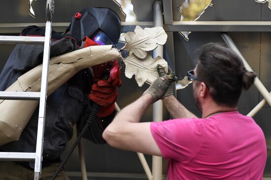 Новые регионы добавят к большой кованой карте России в Крыму