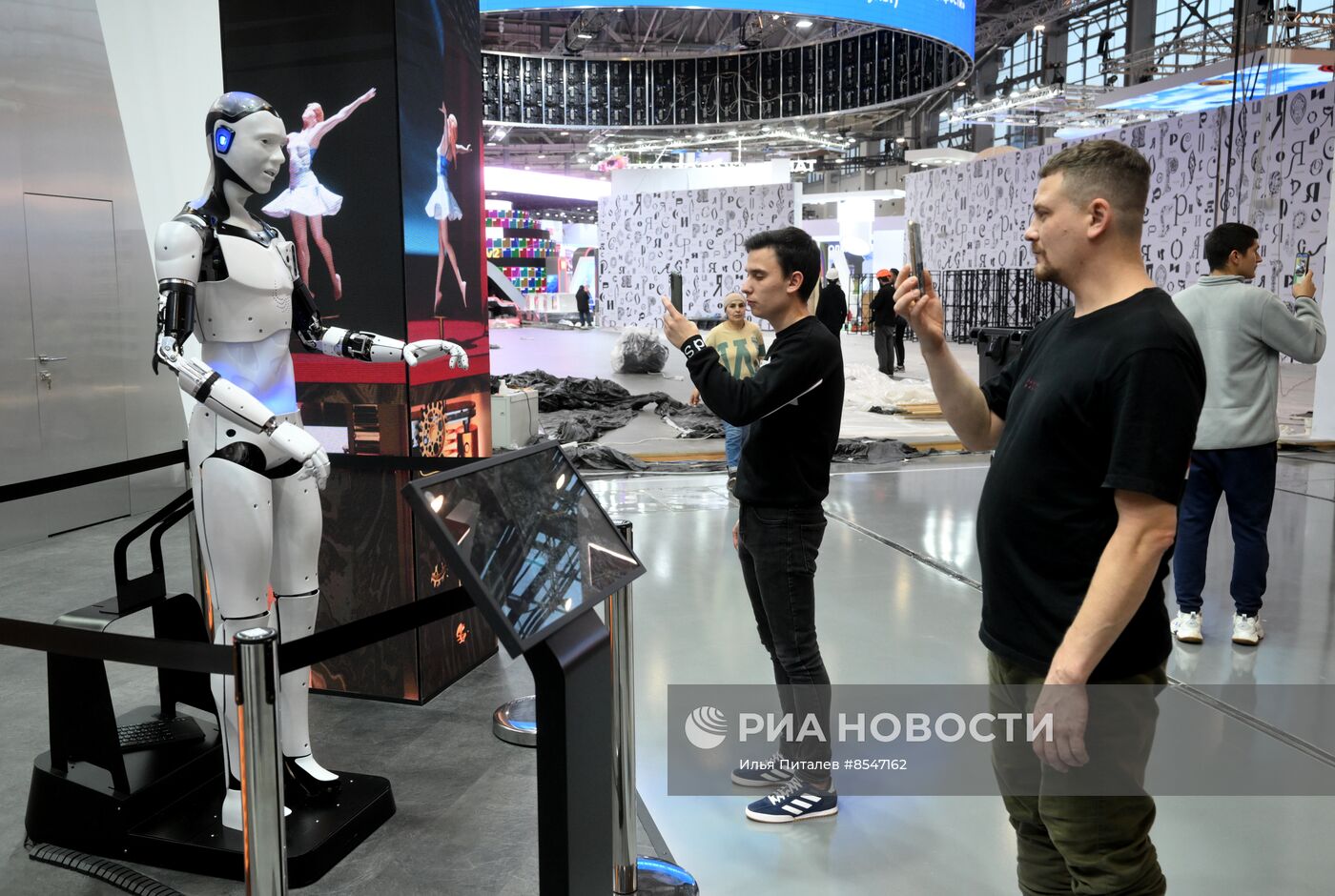 Подготовка к выставке-форуму "Россия" на ВДНХ