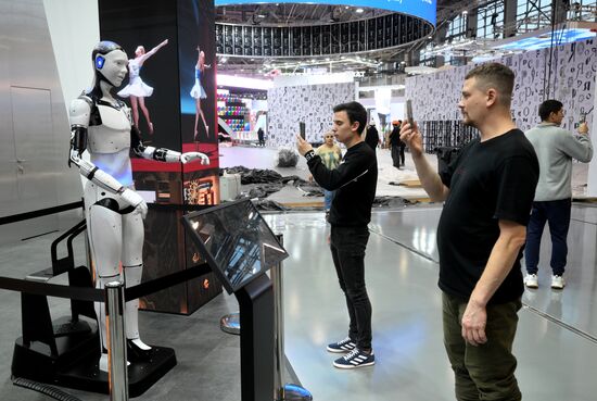 Подготовка к выставке-форуму "Россия" на ВДНХ