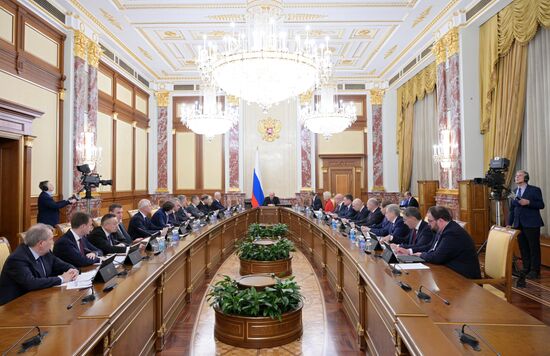 Премьер-министр РФ М. Мишустин провел заседание правительства РФ