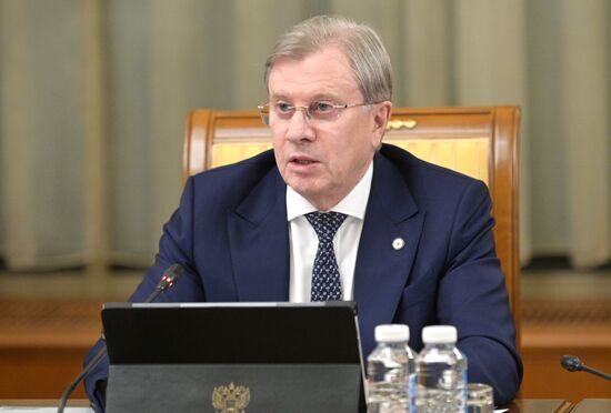 Премьер-министр РФ М. Мишустин провел заседание правительства РФ