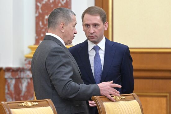 Премьер-министр РФ М. Мишустин провел заседание правительства РФ