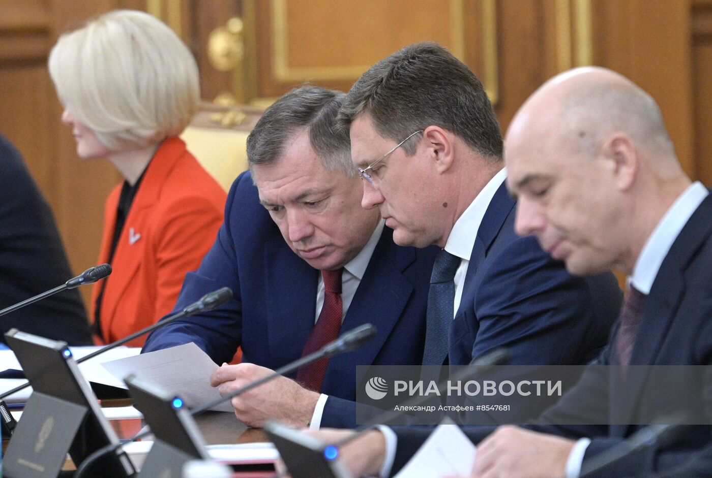 Премьер-министр РФ М. Мишустин провел заседание правительства РФ