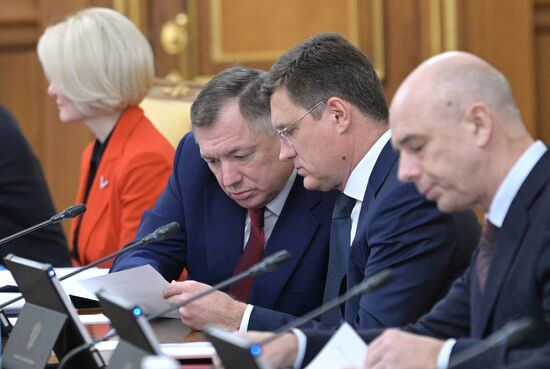 Премьер-министр РФ М. Мишустин провел заседание правительства РФ