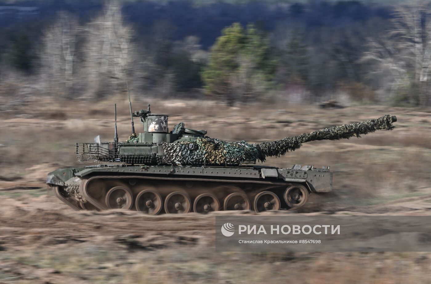 Боевое слаживание экипажей танков Т-90М "Прорыв" в зоне СВО