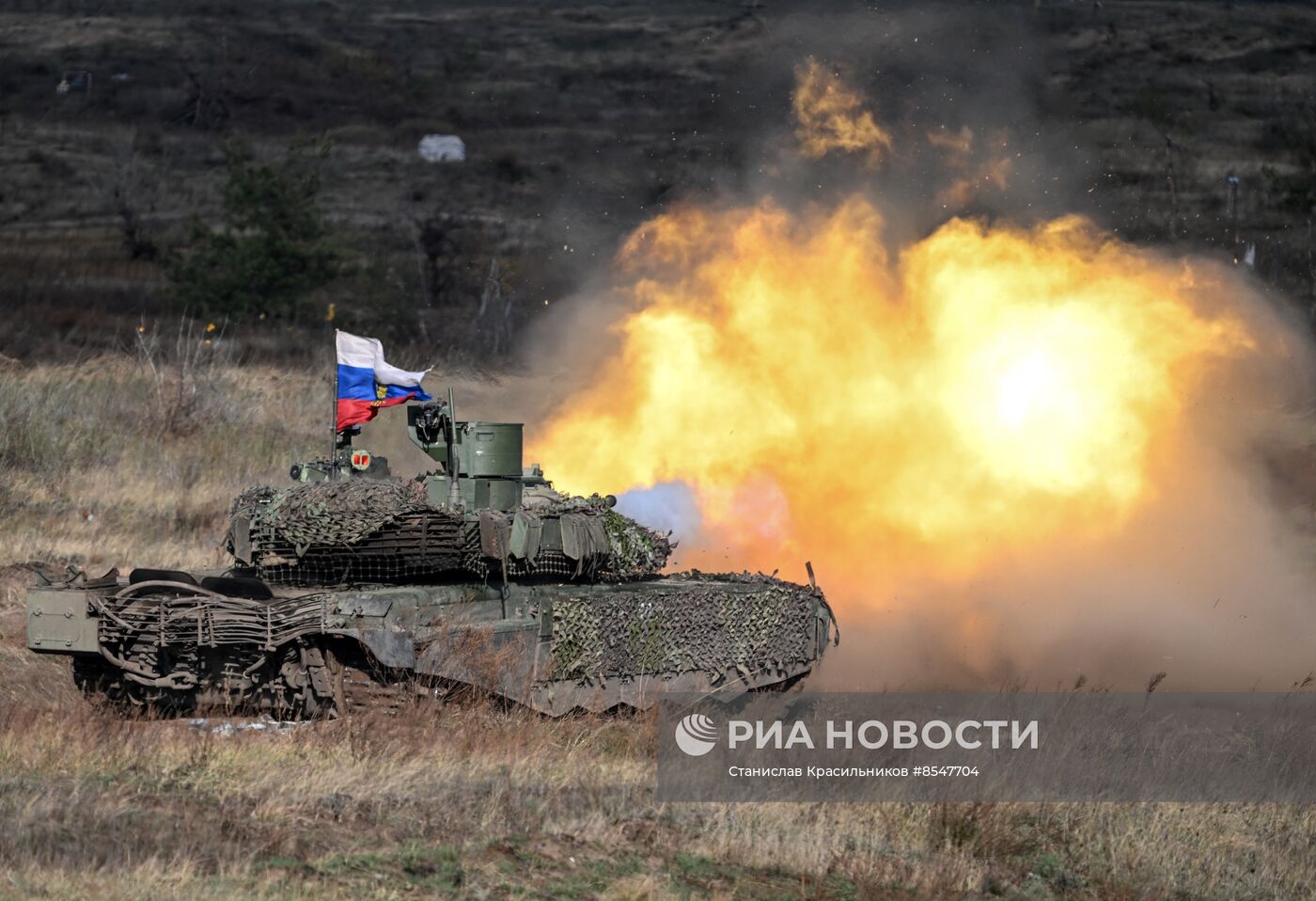 Боевое слаживание экипажей танков Т-90М "Прорыв" в зоне СВО
