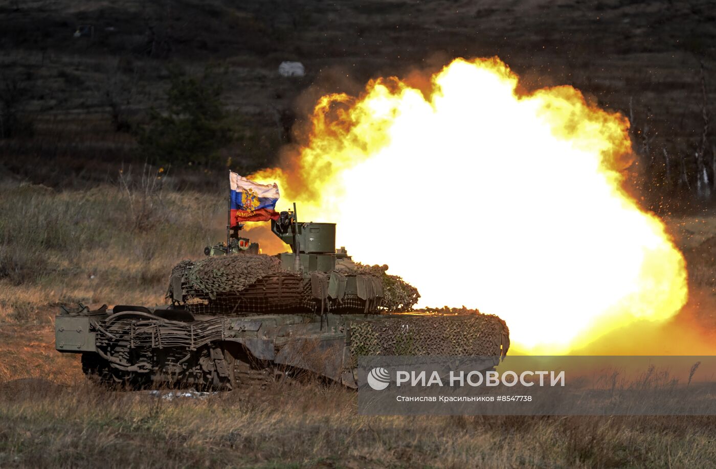 Боевое слаживание экипажей танков Т-90М "Прорыв" в зоне СВО