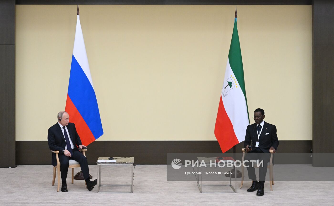  Президент РФ В. Путин встретился с президентом Экваториальной Гвинеи Т. Мбасого