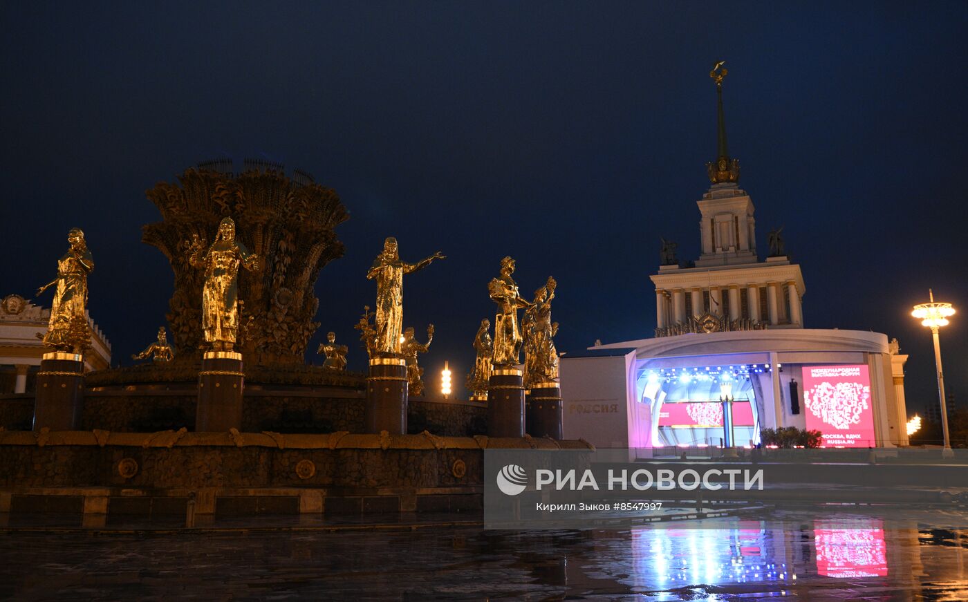 Праздничная подсветка к выставке-форуму "Россия" на ВДНХ