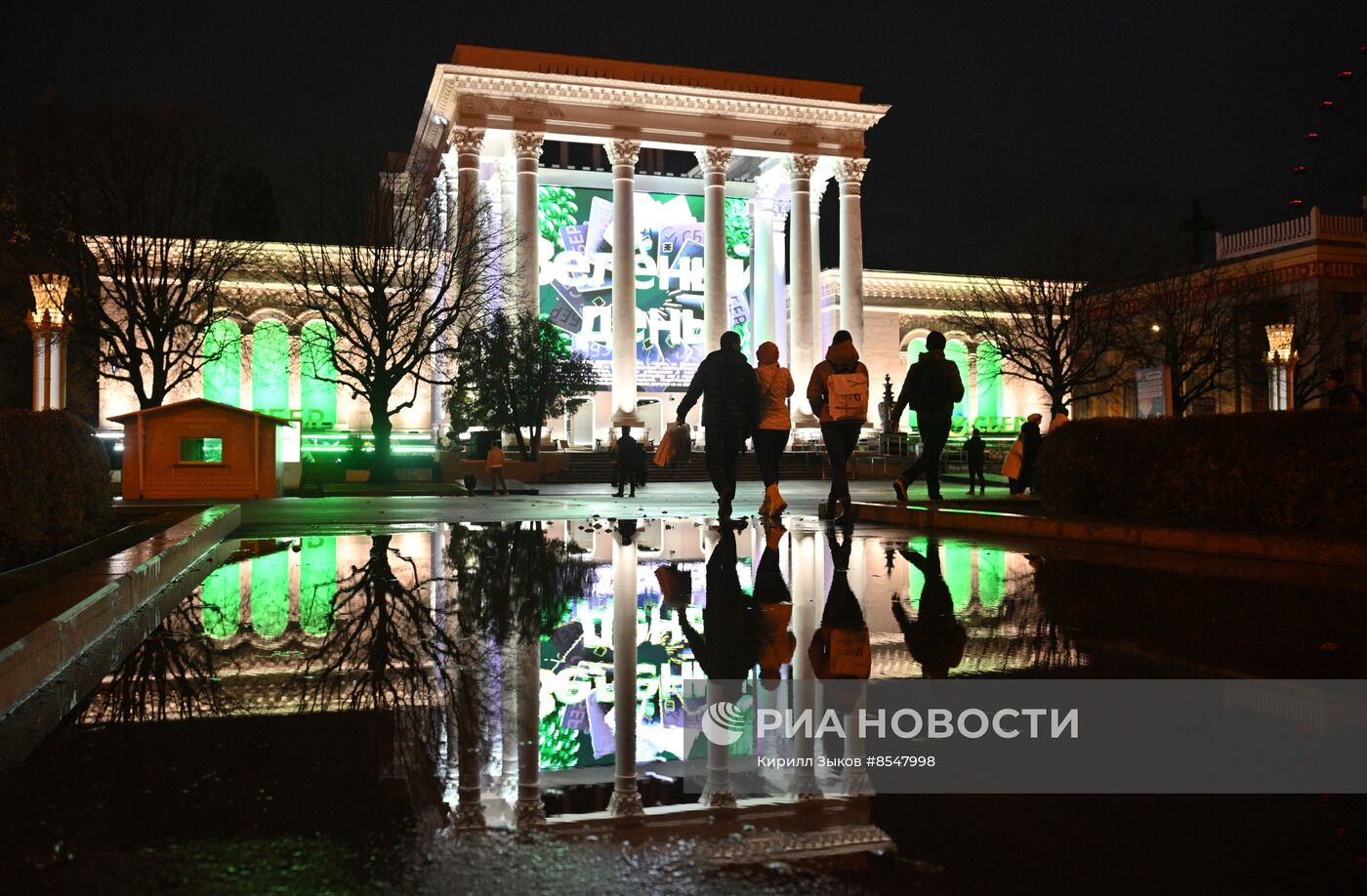 Праздничная подсветка к выставке-форуму "Россия" на ВДНХ