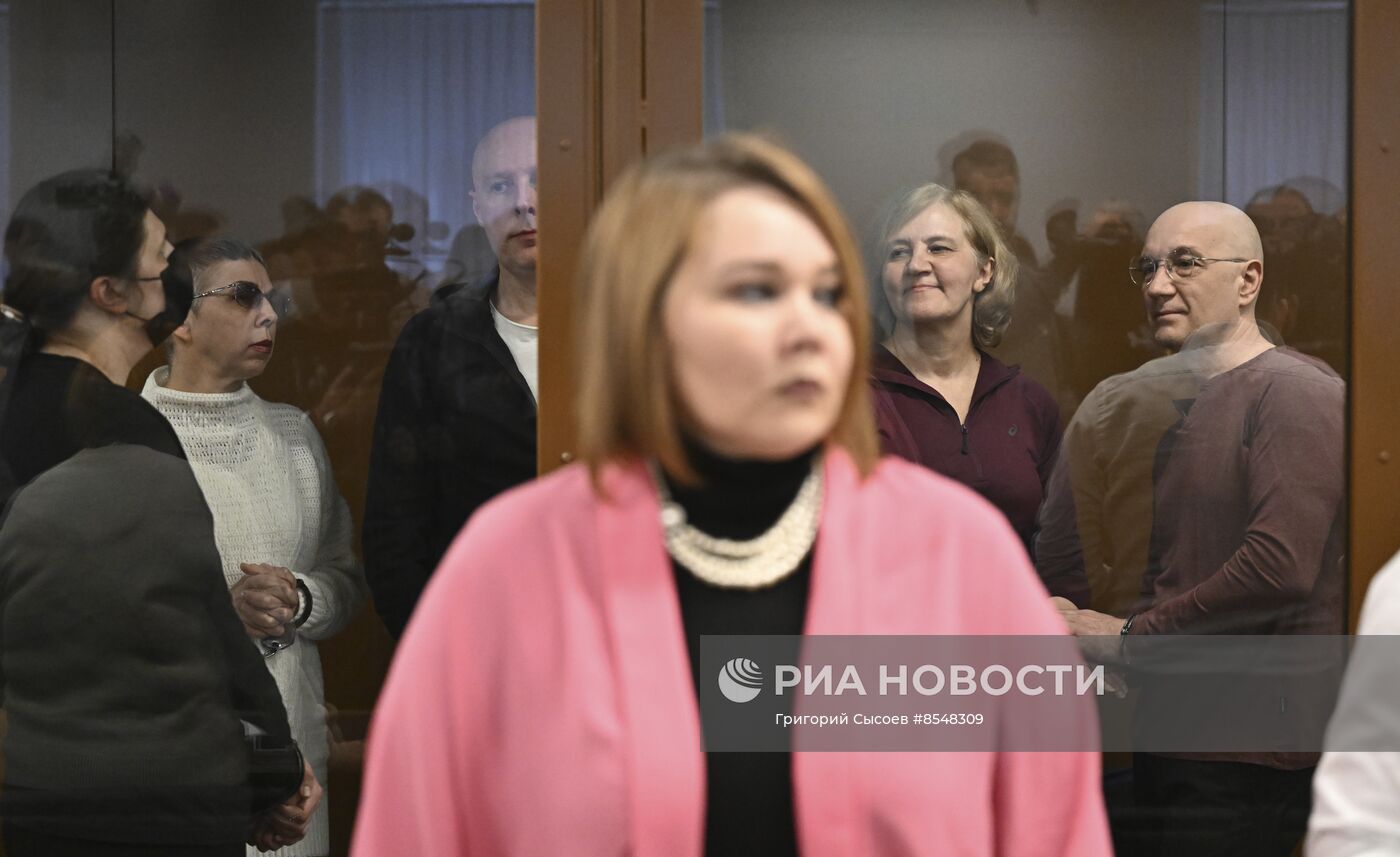 Оглашение приговора по делу о продаже иностранцам детей от суррогатных матерей Т. Блиновой и Л. Валеевой