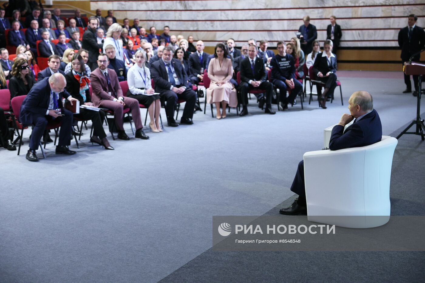 Президент РФ В. Путин встретился с новым составом Общественной палаты РФ