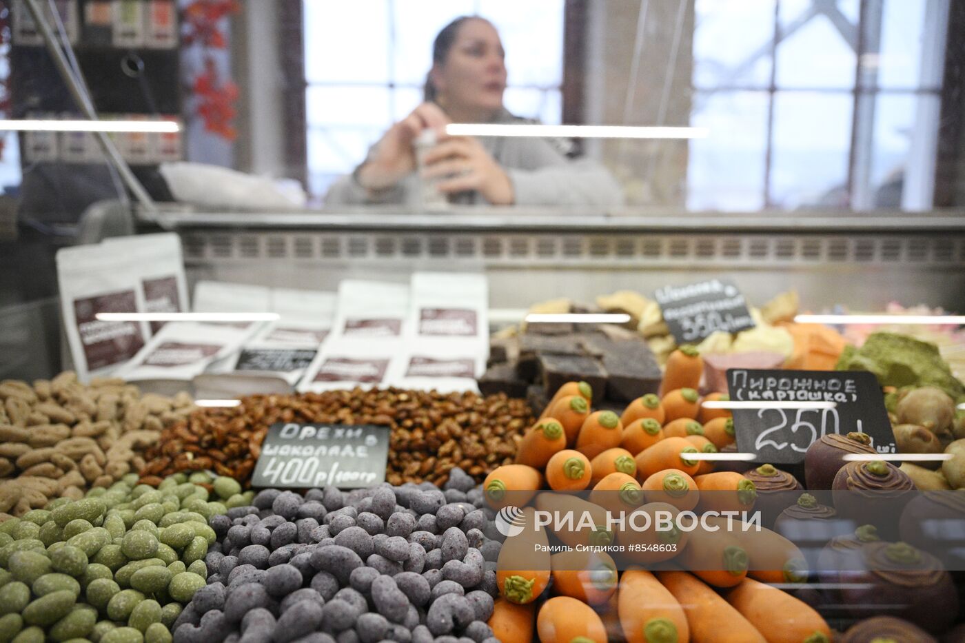 Выставка "Россия".  Работа ярмарки фермерской продукции и виноделов 