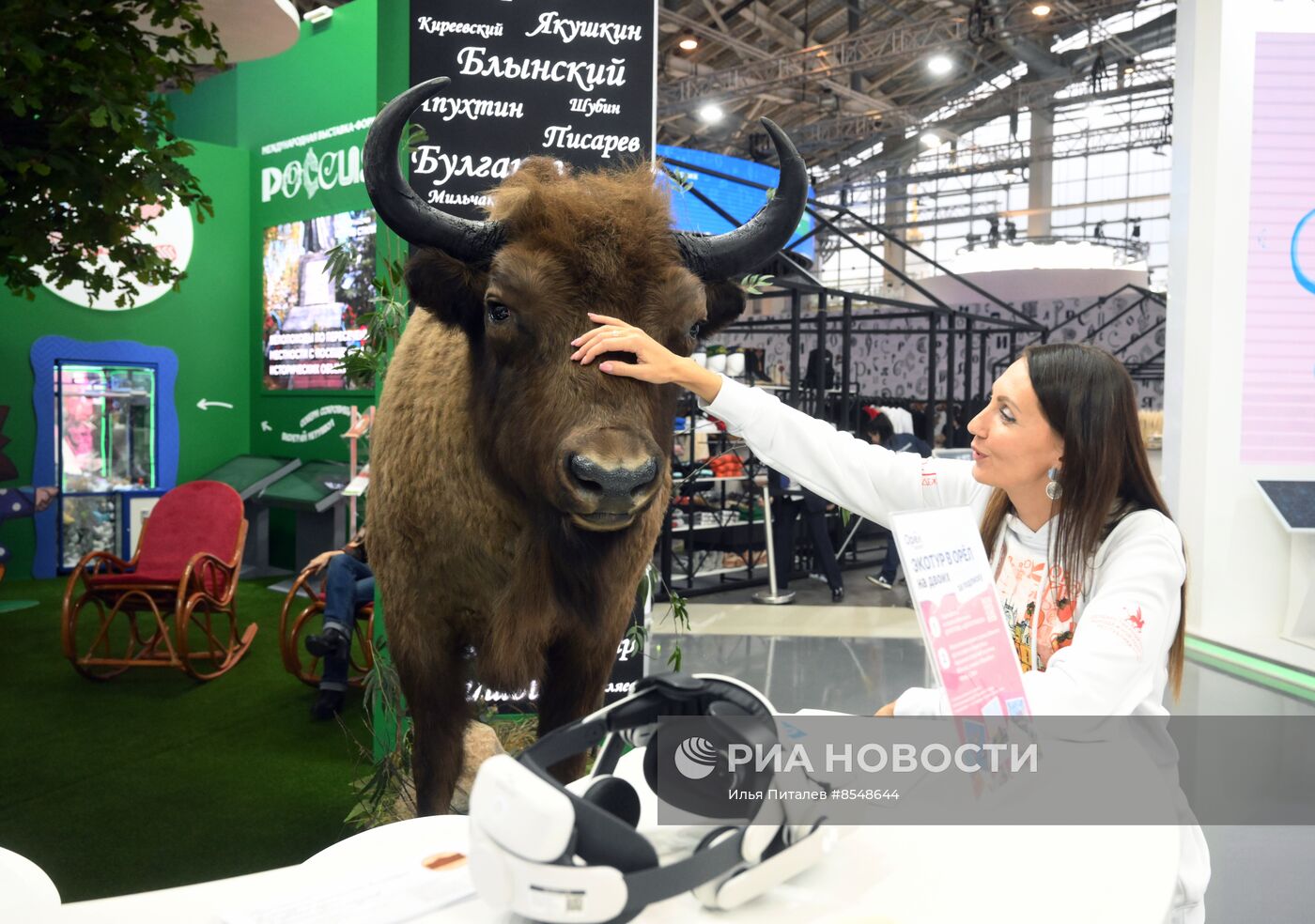 Работа выставки "Россия"