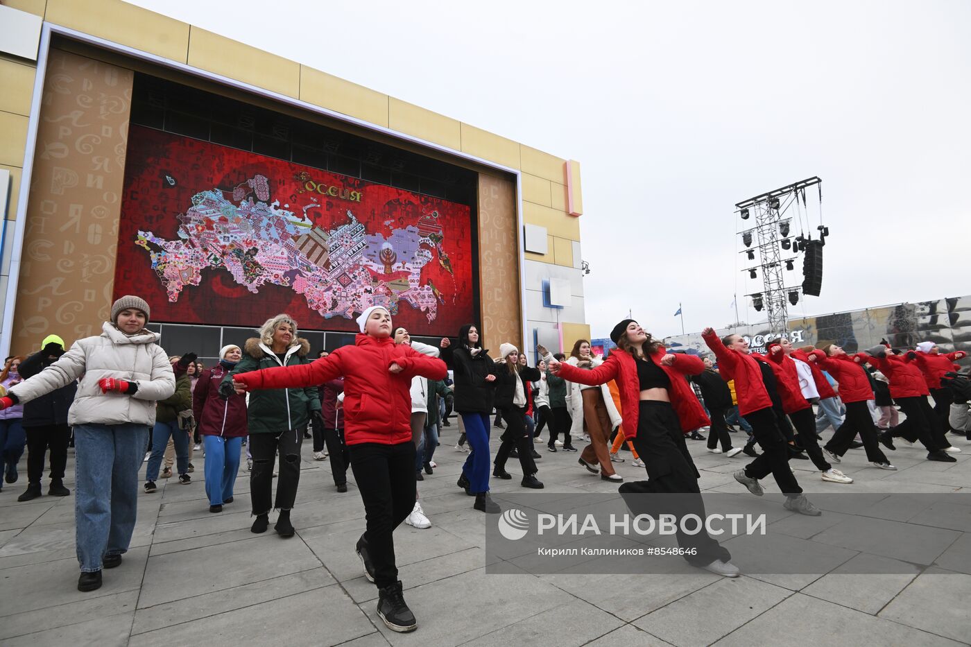 Выставка "Россия". Инсталляция "Живая карта России"