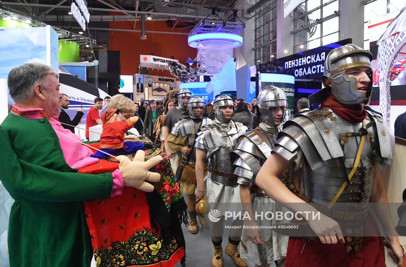 Работа выставки "Россия"