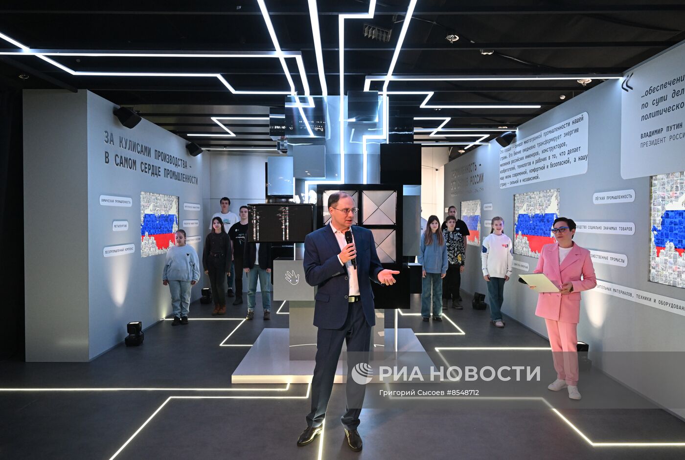 Торжественная церемония запуска арт-объекта Минпромторга "Сердце промышленности"