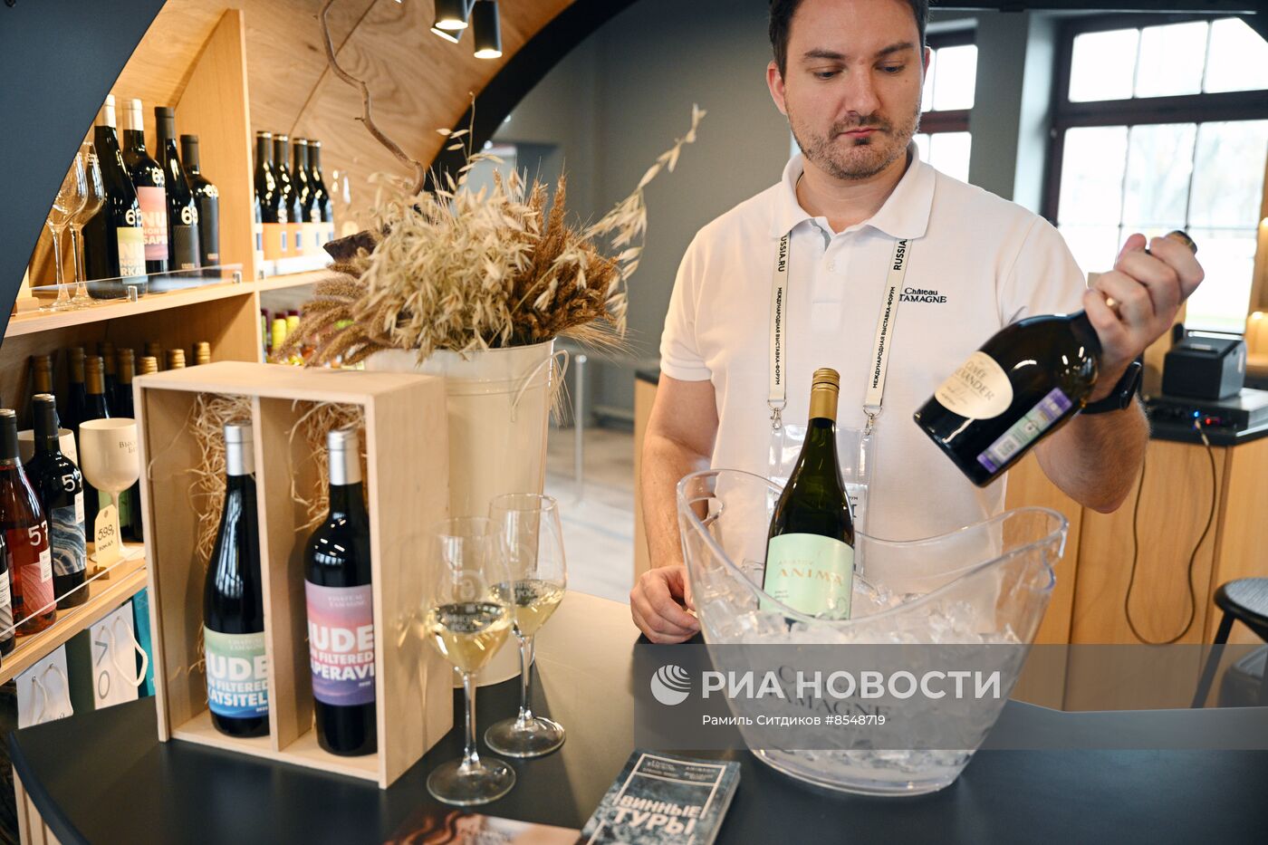 Выставка "Россия". Работа ярмарки фермерской продукции и виноделов