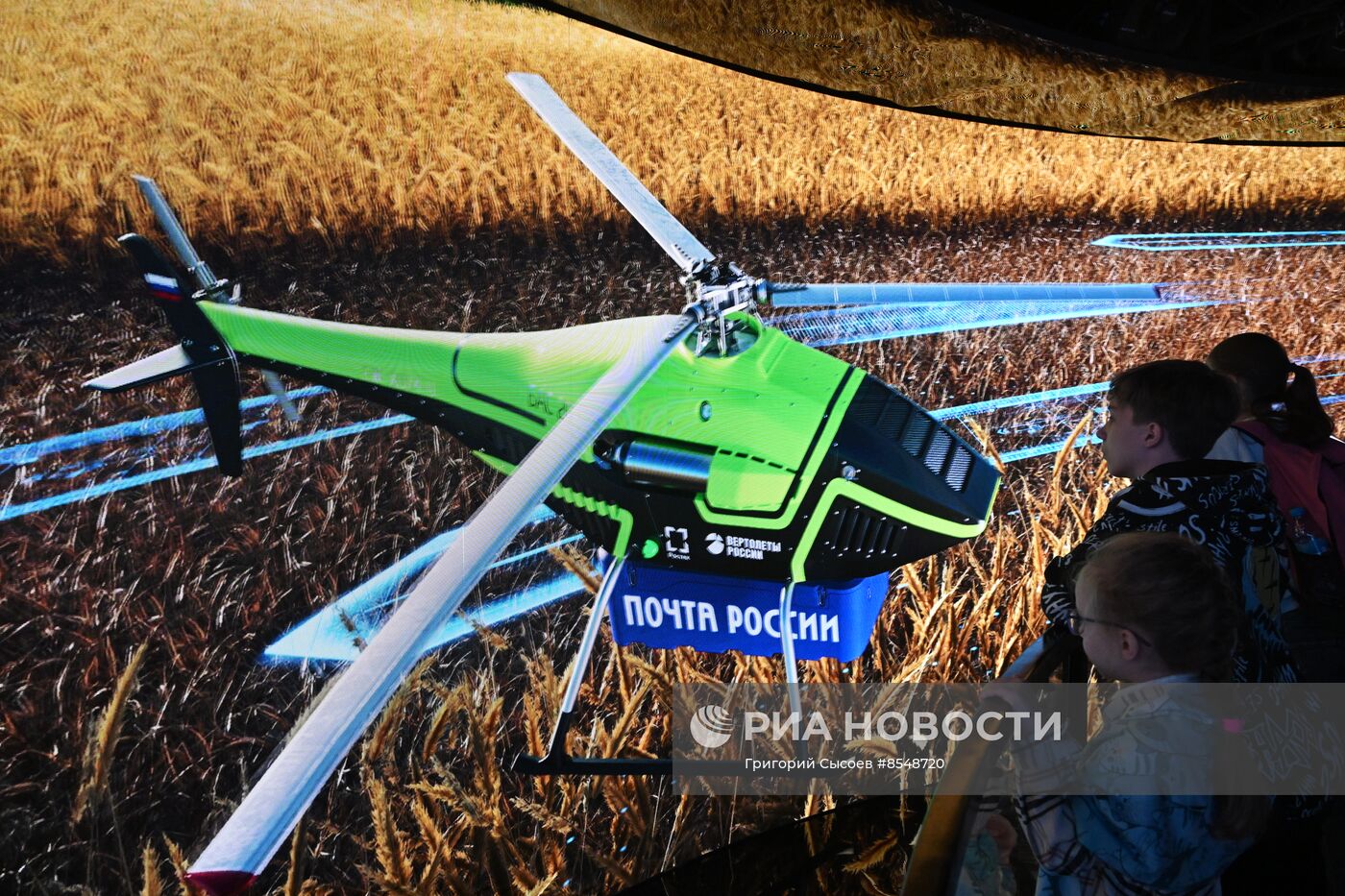 Работа выставки "Россия"