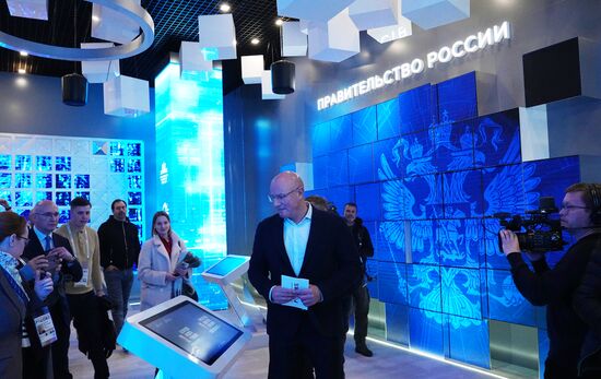 Вице-премьер Д. Чернышенко на открытии выставки "Россия"