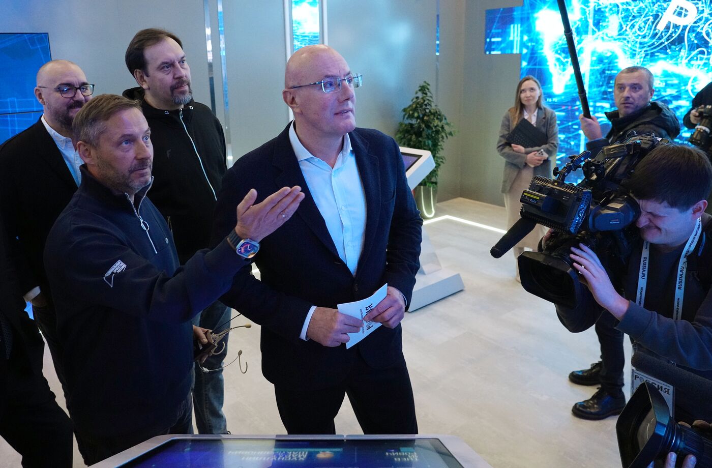 Вице-премьер Д. Чернышенко на открытии выставки "Россия"