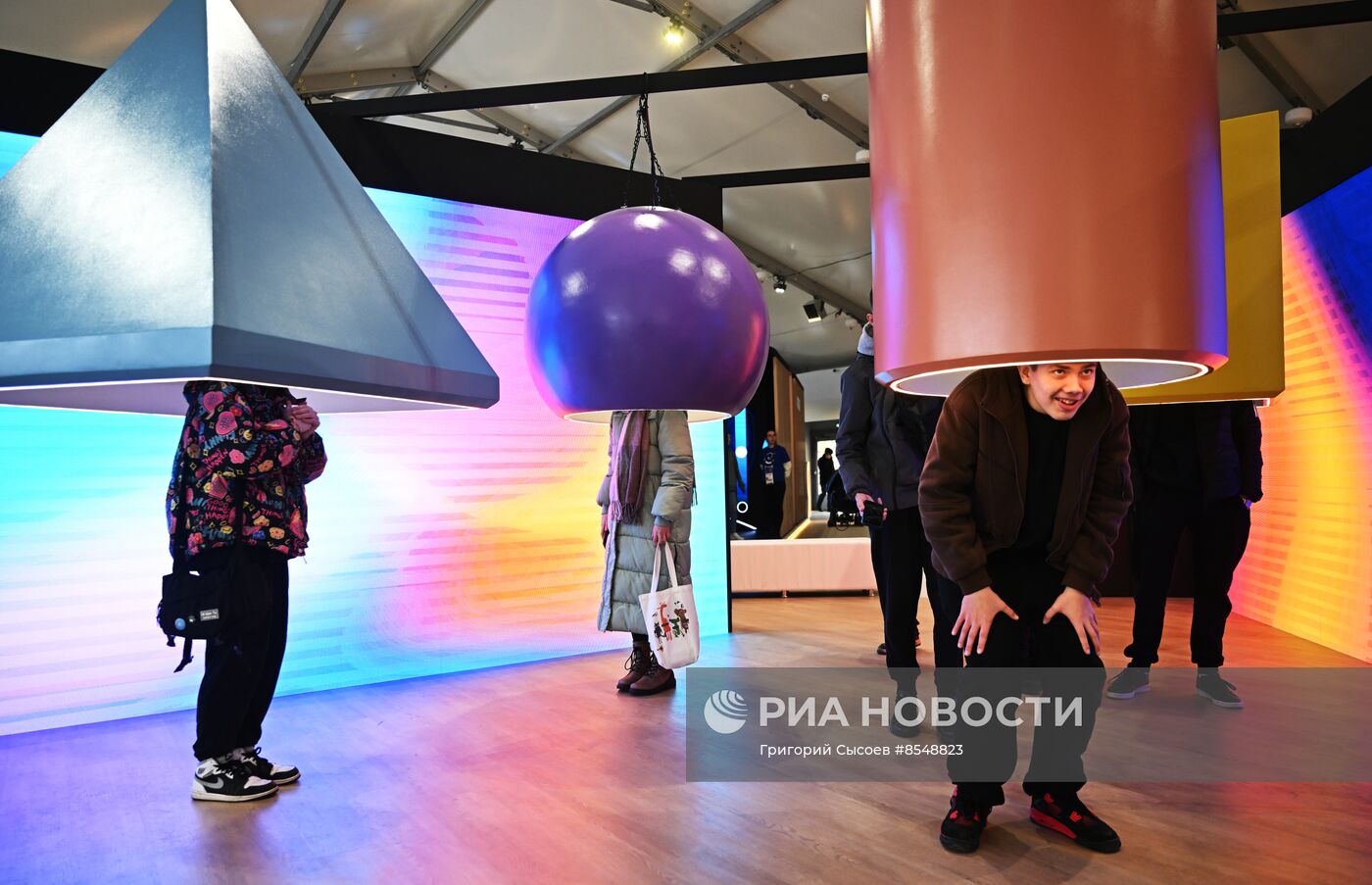 Работа выставки "Россия"