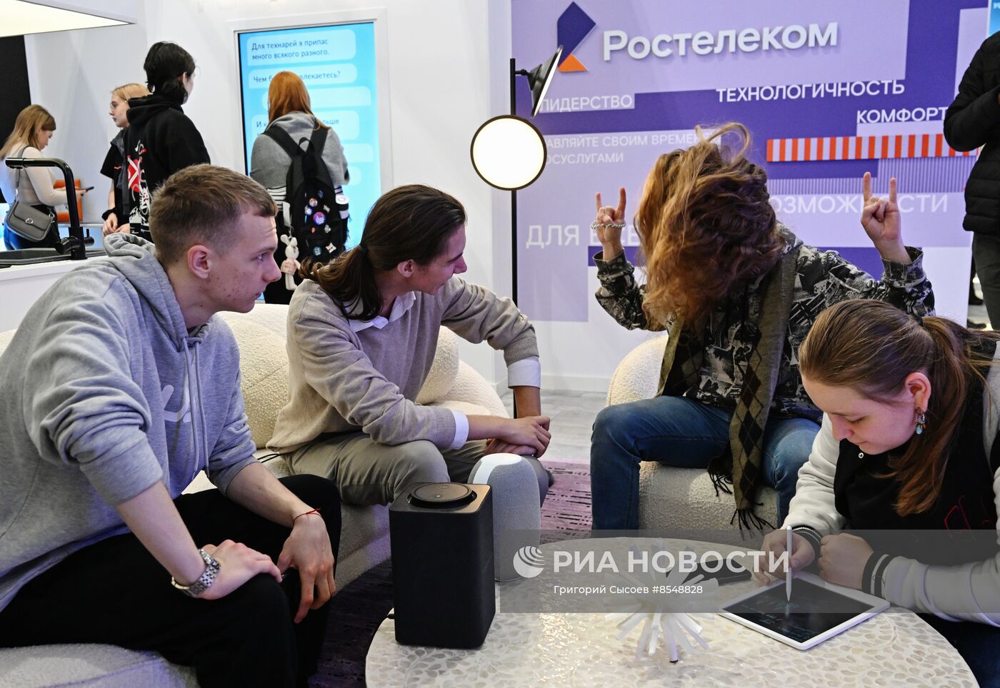 Работа выставки "Россия"