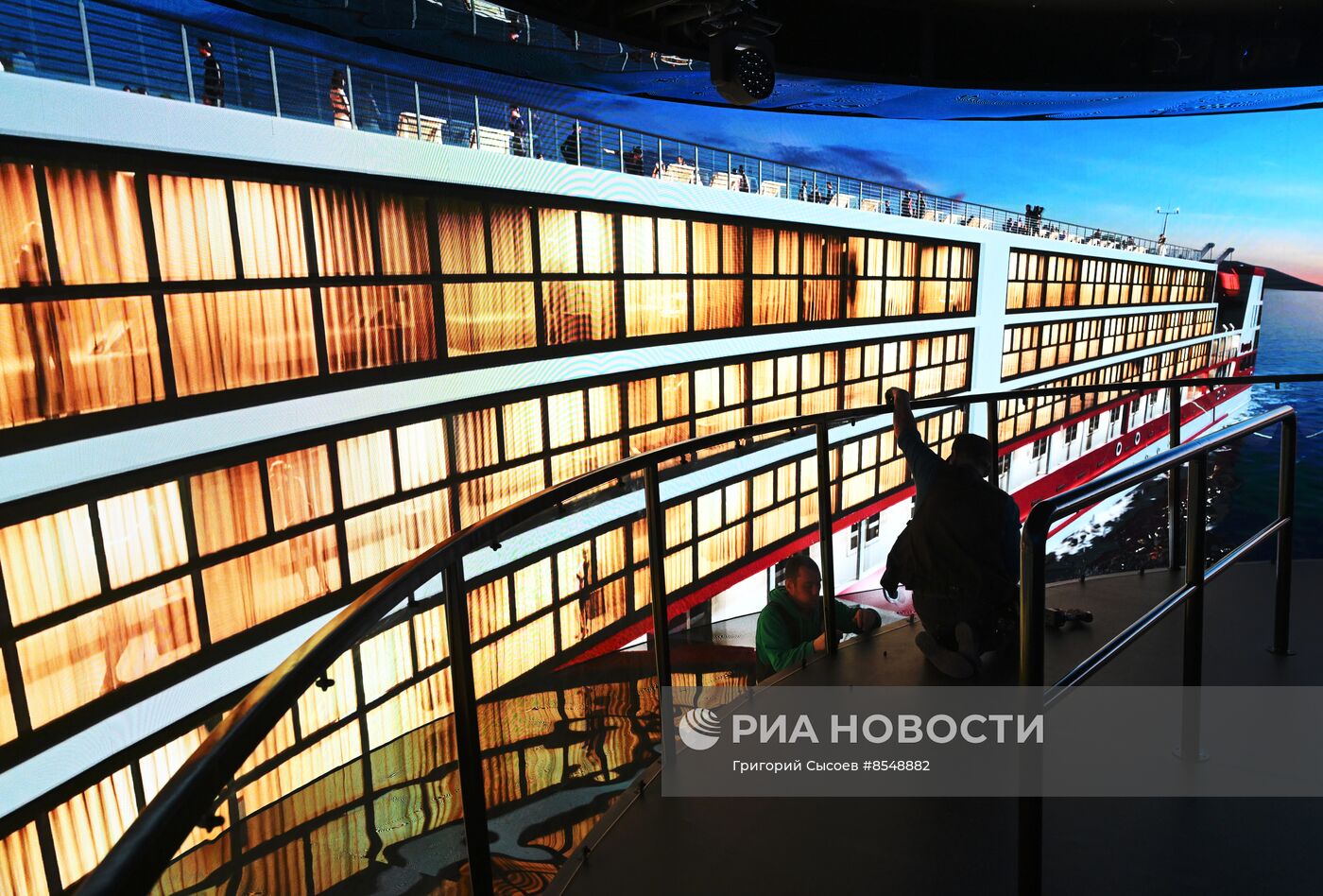 Работа выставки "Россия"