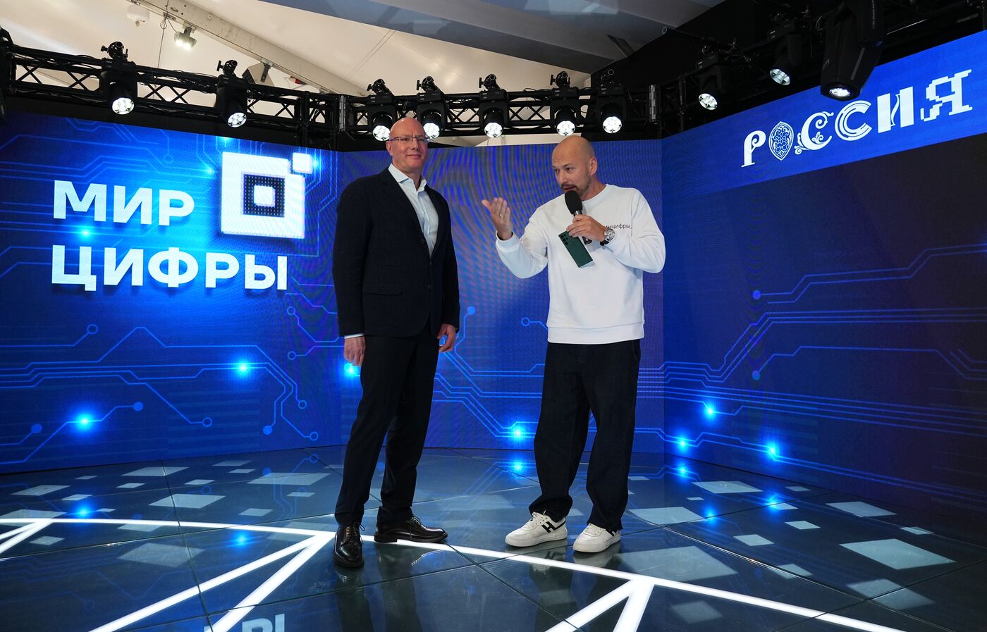 Вице-премьер Д. Чернышенко на открытии выставки "Россия"