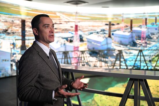 Выставка "Россия". Работа павильона "Газпром"