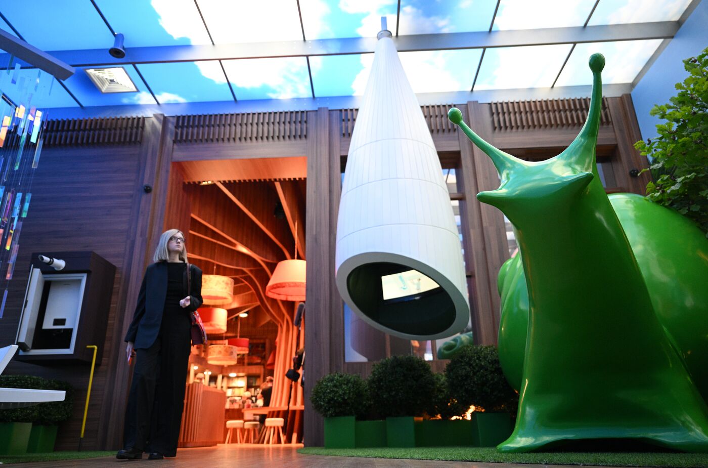 Выставка "Россия". Работа павильона "Газпром"