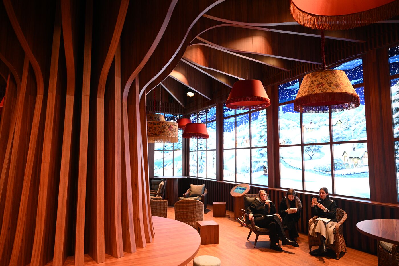 Выставка "Россия". Работа павильона "Газпром"