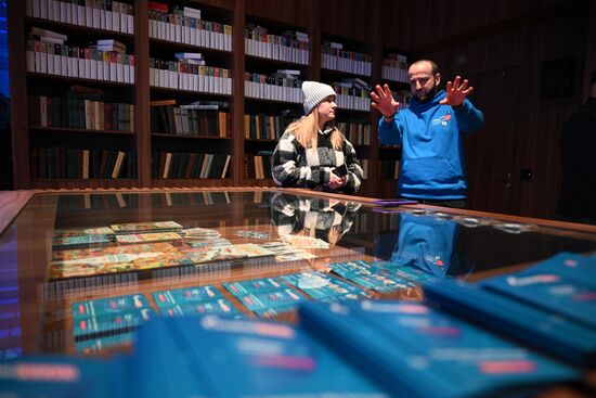 Выставка "Россия". Работа павильона "Газпром"