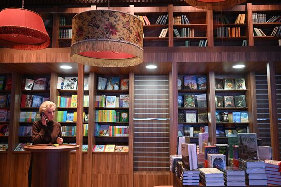 Выставка "Россия". Работа павильона "Газпром"