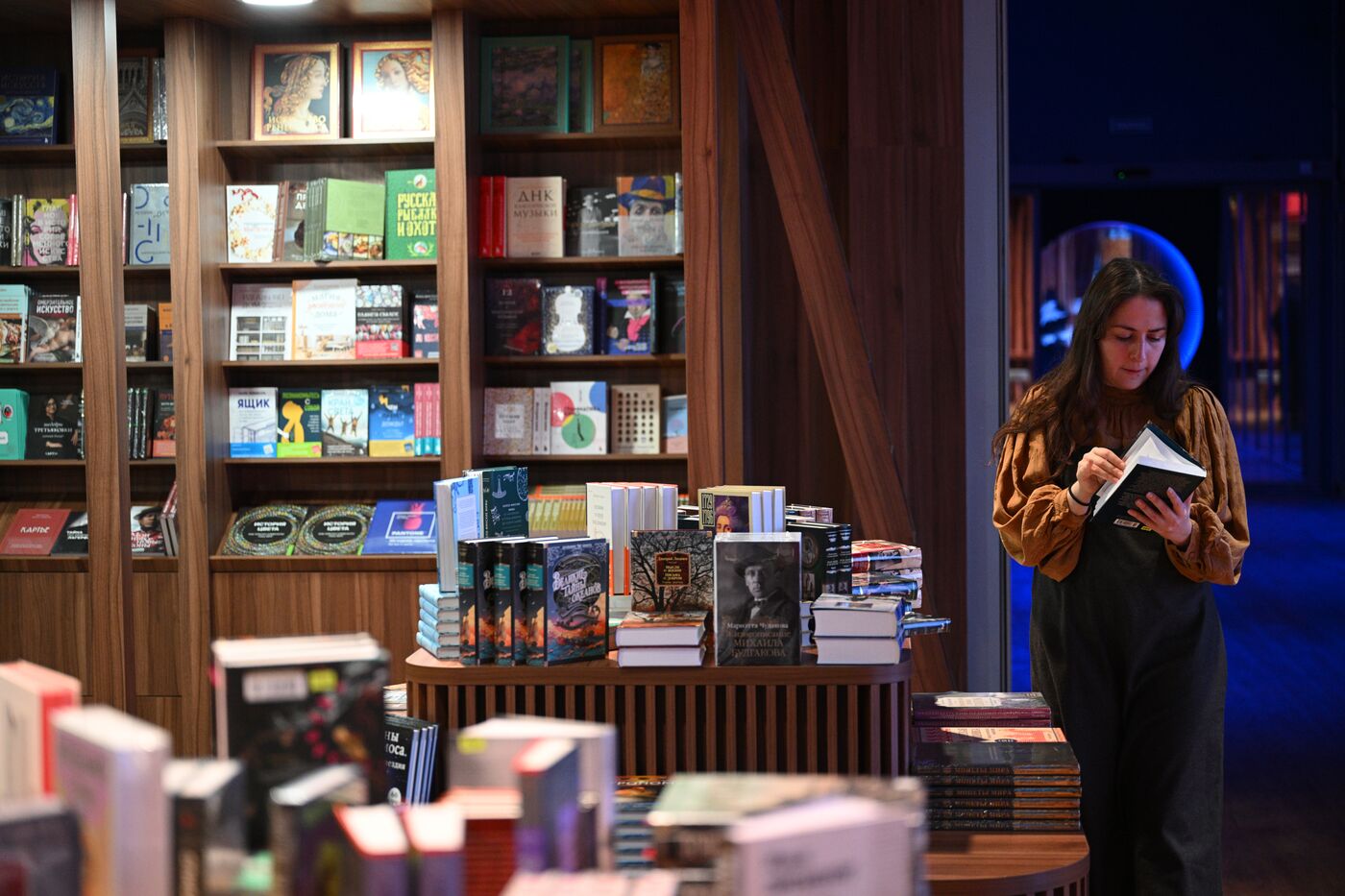 Выставка "Россия". Работа павильона "Газпром"