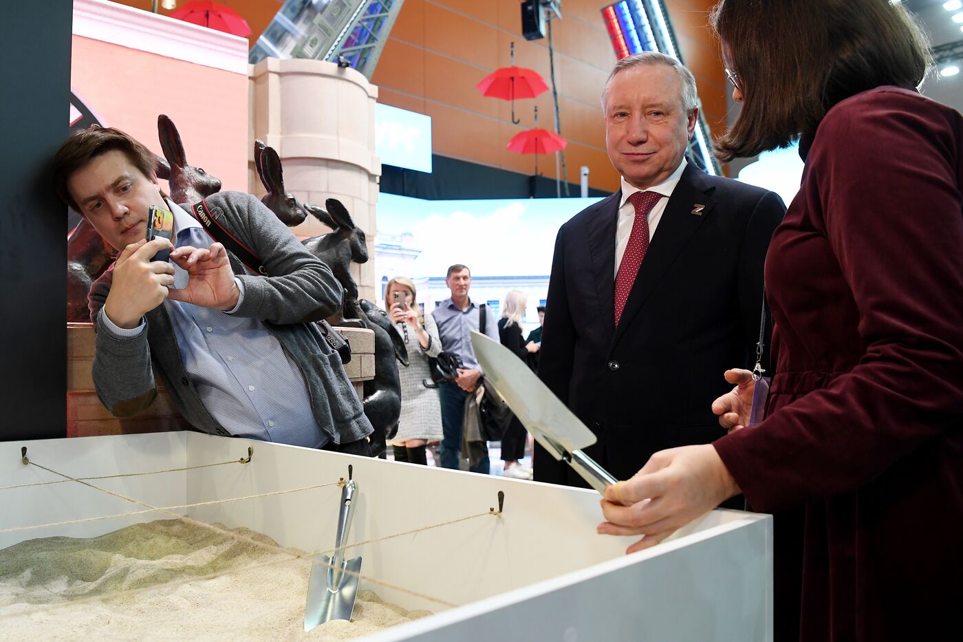 Работа выставки "Россия"