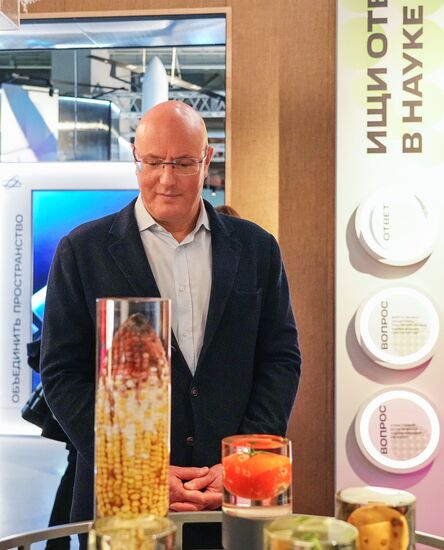 Вице-премьер Д. Чернышенко на открытии выставки "Россия"