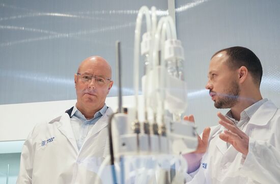 Вице-премьер Д. Чернышенко на открытии выставки "Россия"