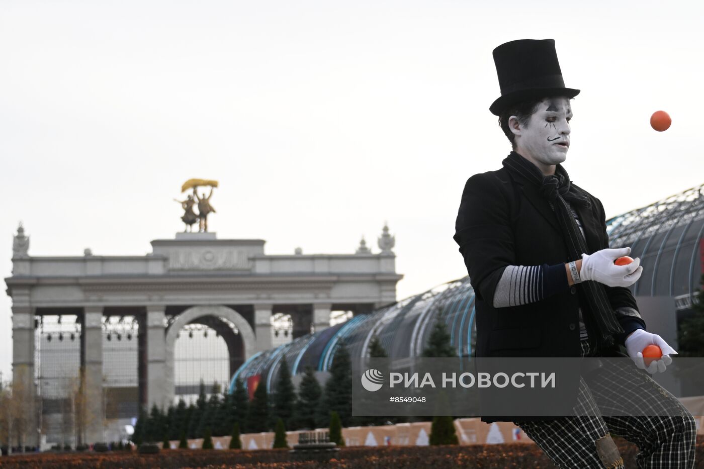 Работа выставки "Россия"