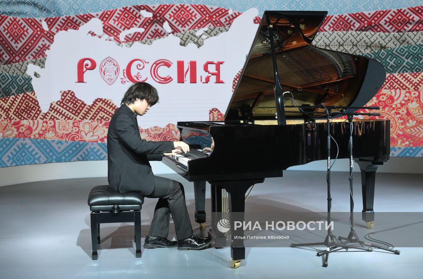 Выставка "Россия". Презентация рояля отечественного производства  "Николай Рубинштейн"