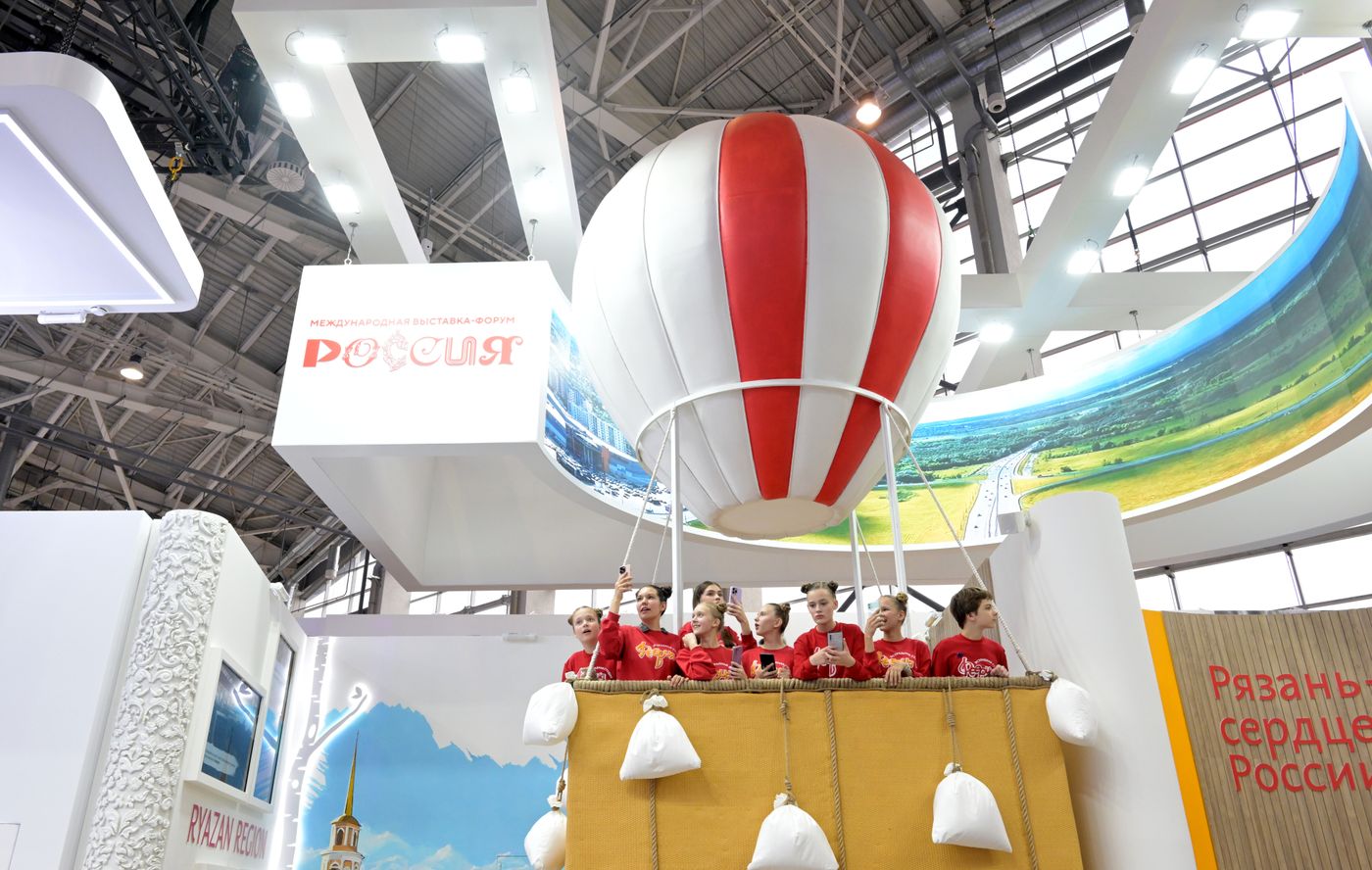 Работа выставки "Россия"