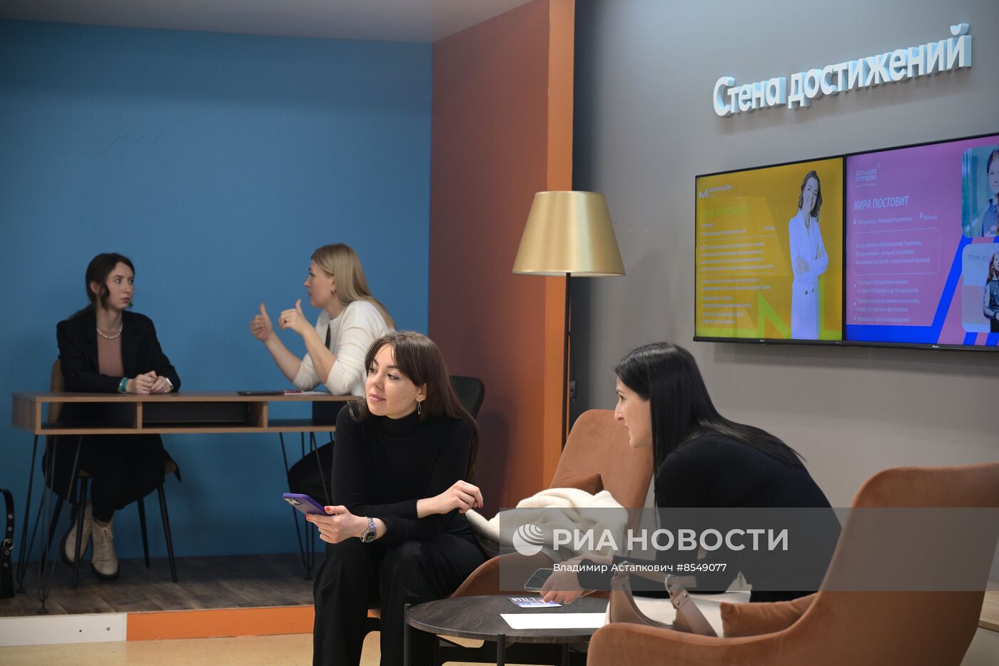 Работа выставки "Россия"