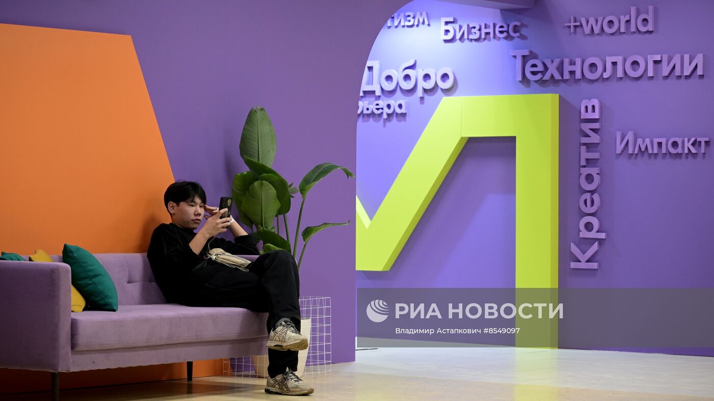 Работа выставки "Россия"