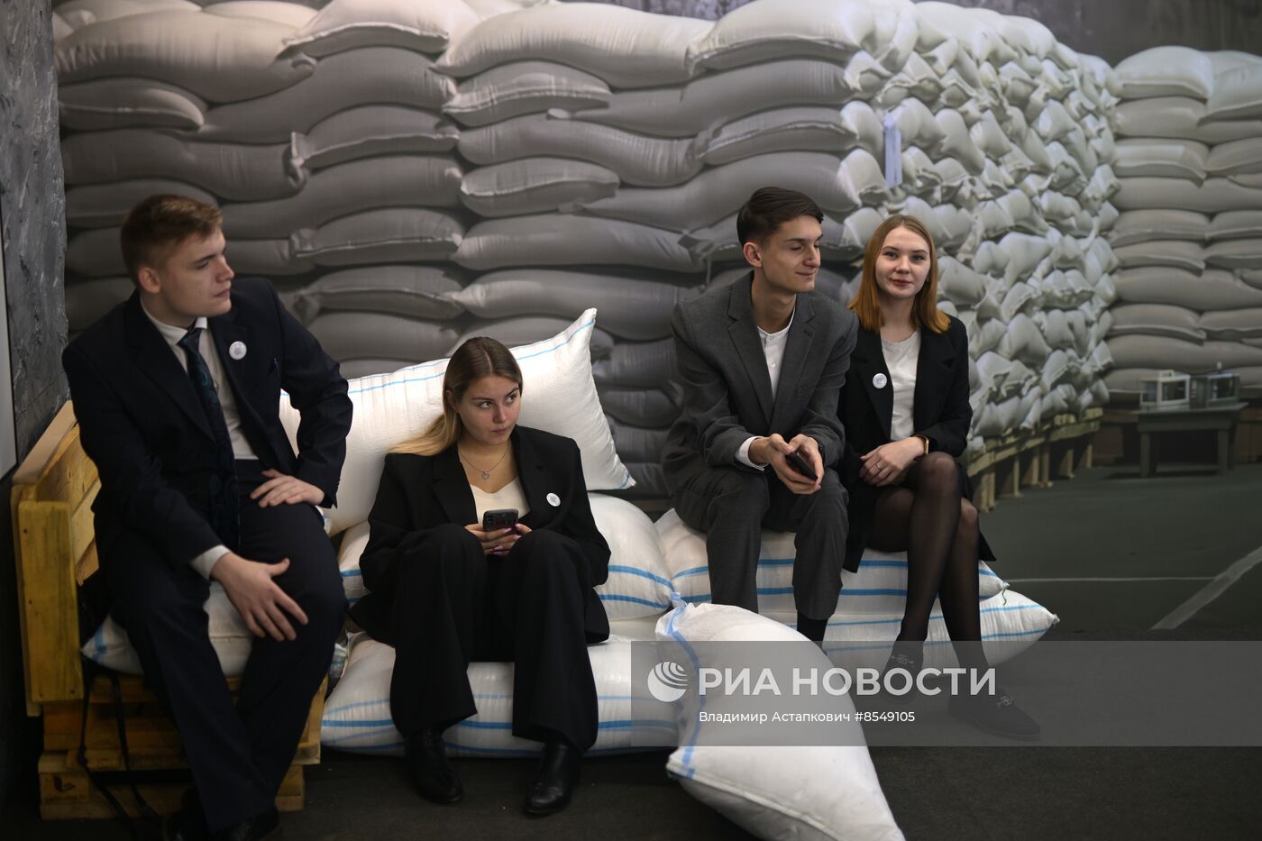 Работа выставки "Россия"