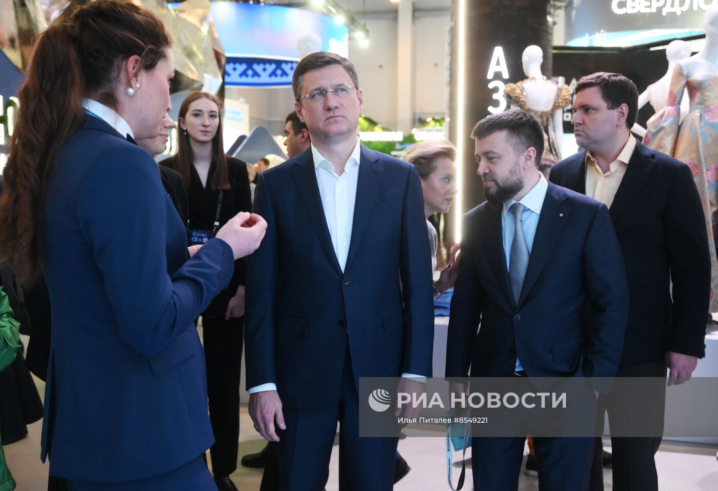 Работа выставки "Россия"