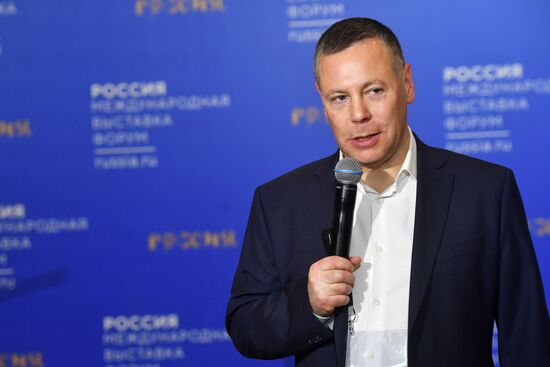 Международная выставка-форум "Россия"
Михаил Евраев, губернатор Ярославской области
Павильон №75 Место: Россия, Москва. Автор: Михаил Воскресенский/РИА Новости. Выставка "Россия". Пресс-подходы