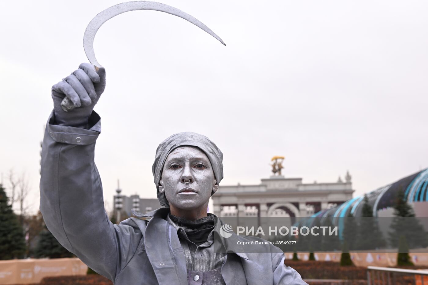 Работа выставки "Россия"